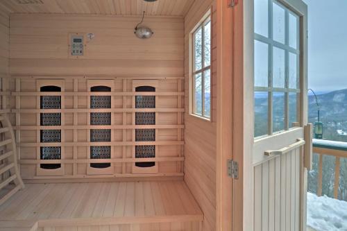 Smoky Mountain Living Grand Cabin with Hot Tub - image 10