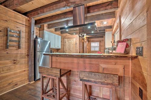 Private Blue Ridge Cabin with Hot Tub and Fire Pit! - image 4