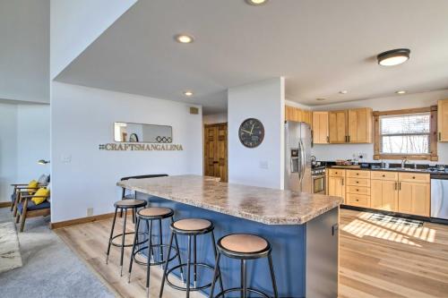 Large and Luxe Eagle Ridge Villa with Hot Tub! - image 5