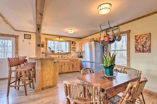 Hendersonville Cabin with Hot Tub, Views and Fire Pit! in Hendersonville, USA