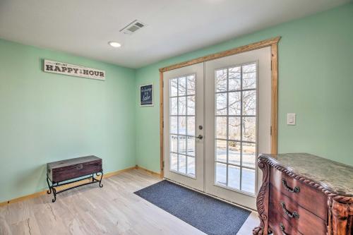 Outdoor Family Fun Large Home by Beaver Lake! in Eureka Springs, USA