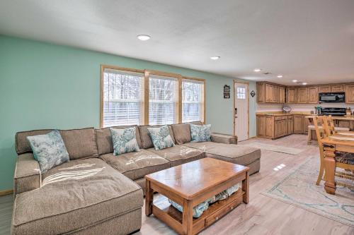Outdoor Family Fun Large Home by Beaver Lake! in Eureka Springs, USA