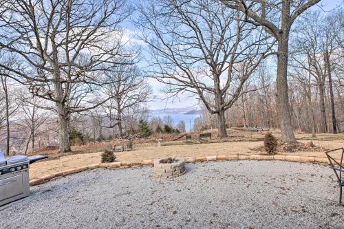 Outdoor Family Fun Large Home by Beaver Lake! in Branson City Center