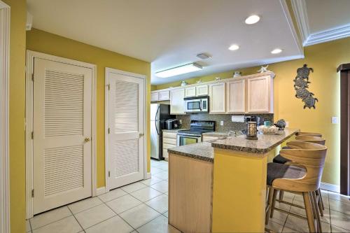Coastal Condo with Pool in South Padre Island! - image 3