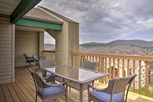 Lakeside Condo 1 Mile to Silver Dollar City! - main image
