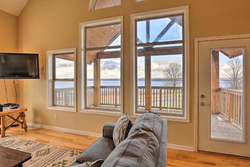 Cayuga Lake Cabin in Romulus Less Than 1 Mi to Wineries! in Romulus, USA