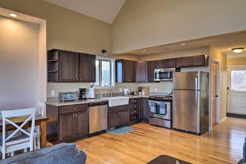 Cayuga Lake Cabin in Romulus Less Than 1 Mi to Wineries! in Romulus, USA