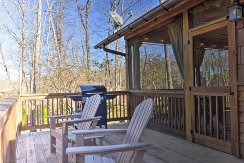 Modern Cabin with Deck, Grill and Chinquapin Amenities