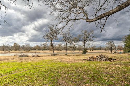 Charming Rustic Guest Home on 100-Acre Ranch - image 2