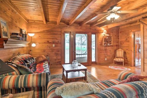 Charming Rustic Guest Home on 100-Acre Ranch - image 3