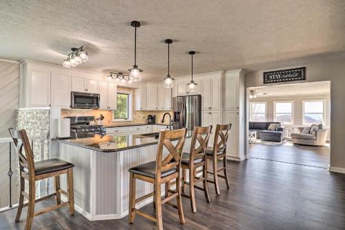 Smoky Mtns Home with Porch Fire Pit and Hot Tub! - main image