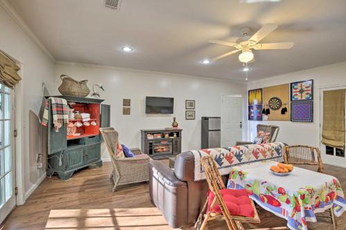 Cozy and Quiet Studio with Porch, Near Scenic Railway! in Blue Ridge, USA