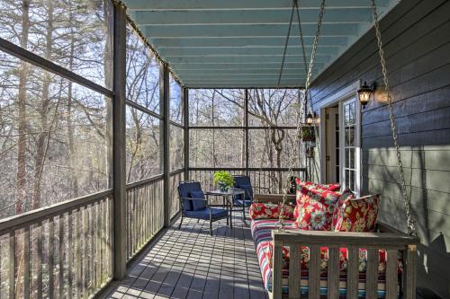 Cozy & Quiet Studio w/ Porch, Near Scenic Railway!, Blue Ridge