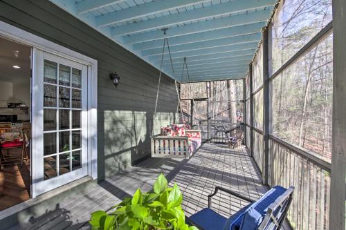 Cozy and Quiet Studio with Porch, Near Scenic Railway!