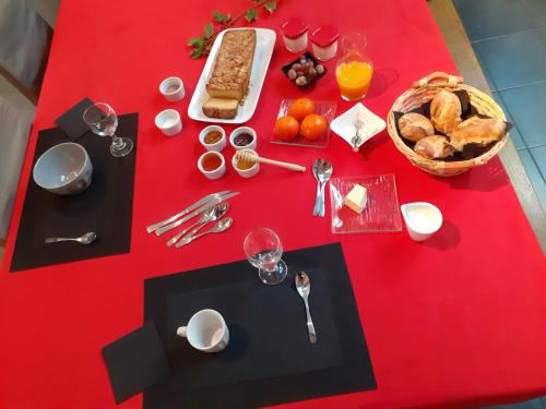 Food and beverages, Auverg'Nature chambre Combrailles in Espinasse