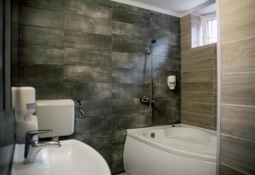 Carnival City Hotel Oradea Room Type - Triple Room