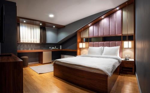 Standard Double Room room in Vitabella Suites