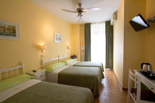 Hostal Los Alpes - image 12