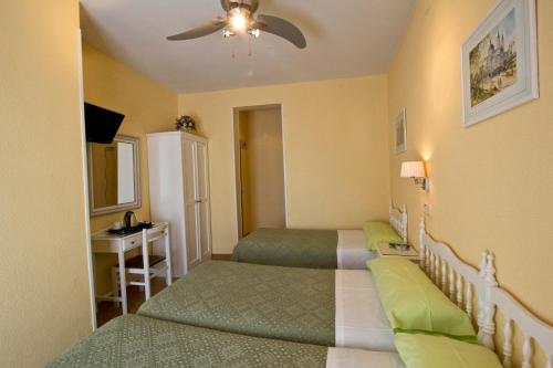 Triple Room image 7