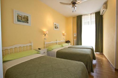 Triple Room image 6