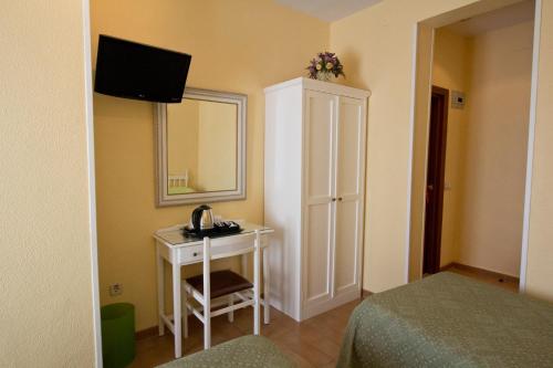 Triple Room image 5