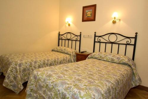 Twin Room image 4
