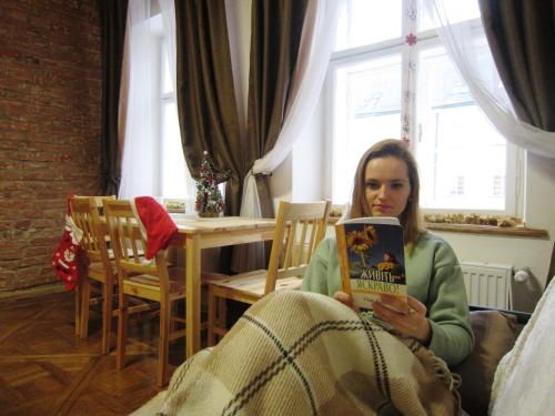 Luxury apartment with Rynok square view - image 8