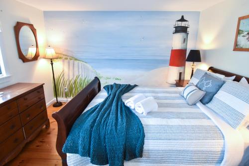 438 Centrally Located 10-Min Walk to the Beach Deck Area with Furniture Central AC Dog Friendly - main image