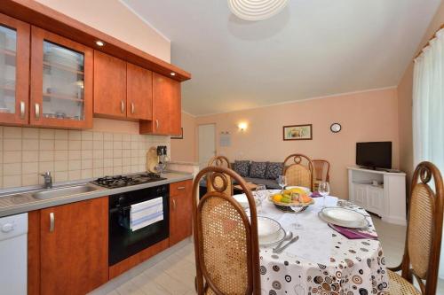 Apartments by the sea Privlaka Zadar - 18652 - image 2