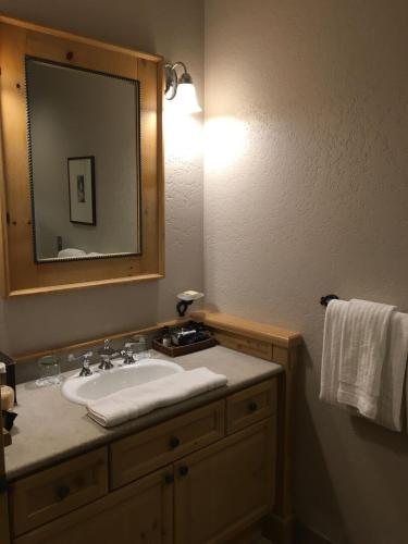 Franz Klammer 3 Bedroom by Luxury Mountain Destinations in Telluride, USA