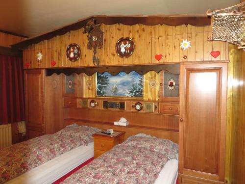 Deluxe Twin Share Room