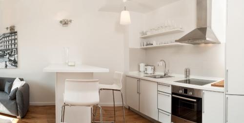 Luxury Downtown Apartments - image 8