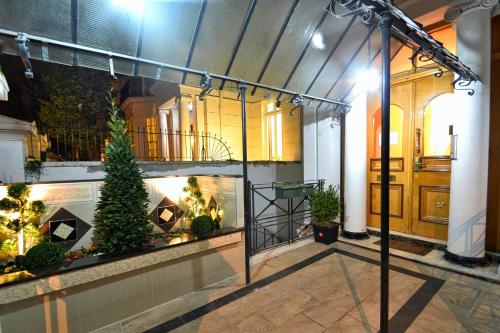 Hyde Park Apartments - image 8