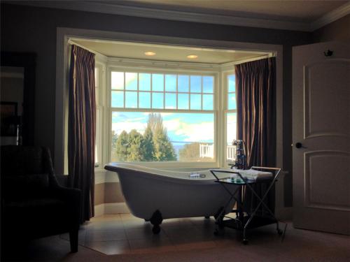 Qualicum Beach Hotels