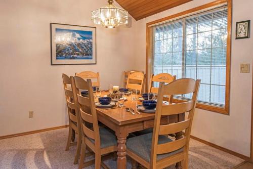 Snowshoe Inn - image 3