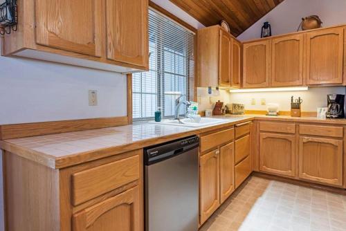 Snowshoe Inn - image 4