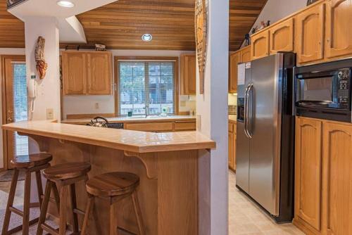Snowshoe Inn - image 6