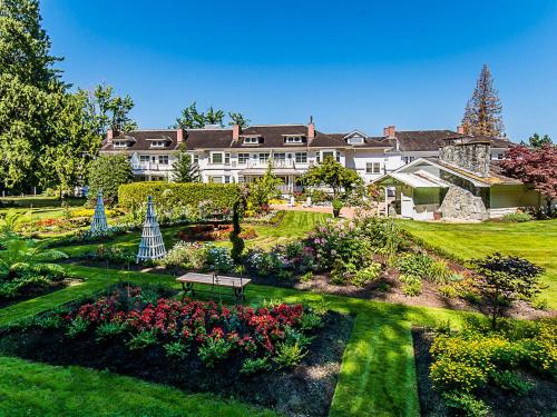 Crown Mansion Boutique Hotel & Villas in Qualicum Beach, Canada