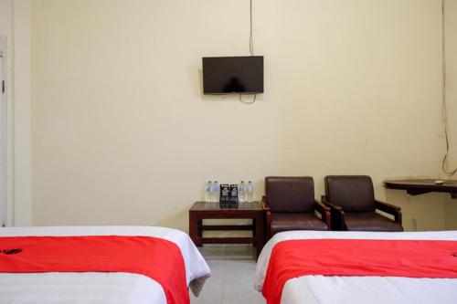 RedDoorz @ Hotel Citra Indah Room Type - Family Suite