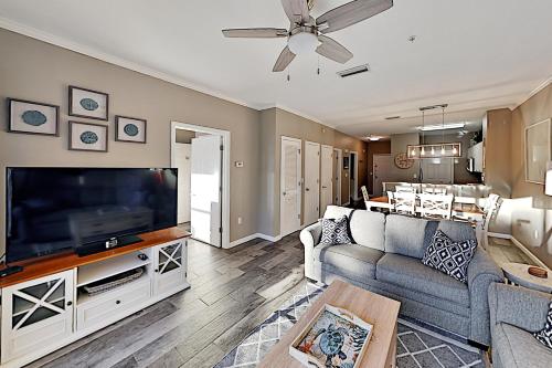Emerald Beachside Bliss - Dual Suites Heated Pool condo - image 2
