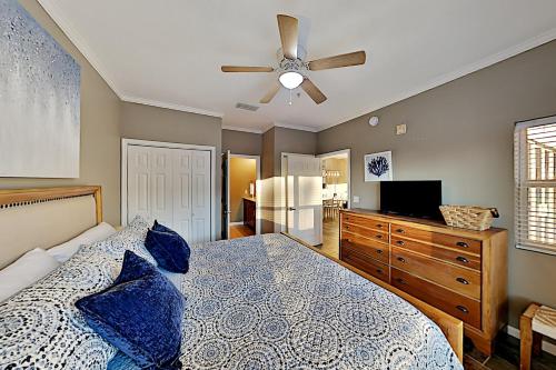 Emerald Beachside Bliss - Dual Suites Heated Pool condo - image 8