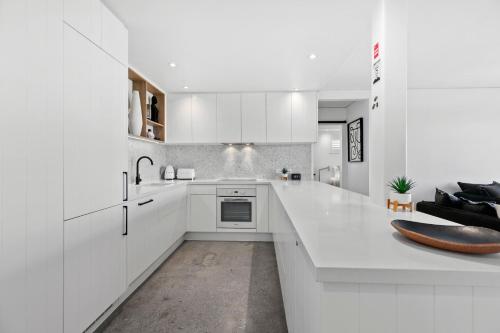 Oceanbreeze - Sunshine Beach Ocean Views - image 4