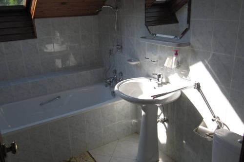 Szilvi apartman haz Balatonkenese Strand 90 meter