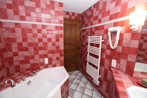 Spacious apartment in heart of Champagny-en-vanoise for 6-7 people - image 6