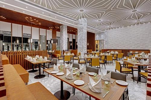 The Fern Leo Resort & Club Junagadh - 레스토랑