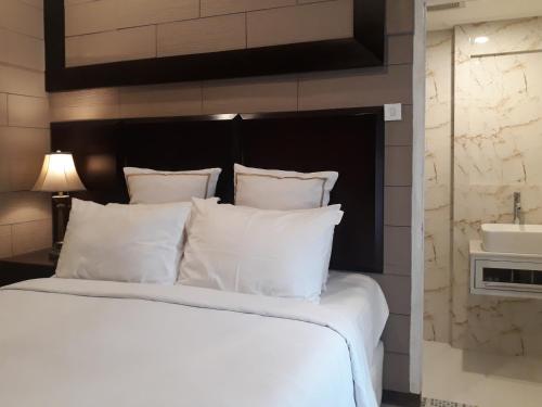 1 queen bed