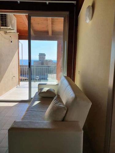 ATTICO VISTA MARE - LE CASTELLA gîte à louer Cutro