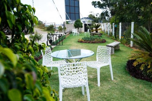 PARADISE PERFECT - non smoking non alcoholic no unmarried couples in Ooty Racecourse