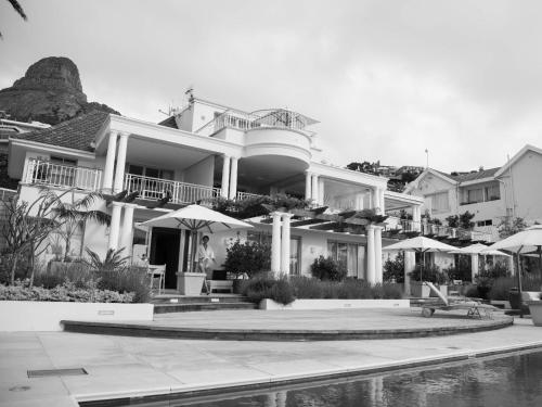 A szálláshely kívülről, Compass House near Clifton Beaches