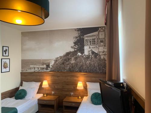 Standard Twin Room image 8